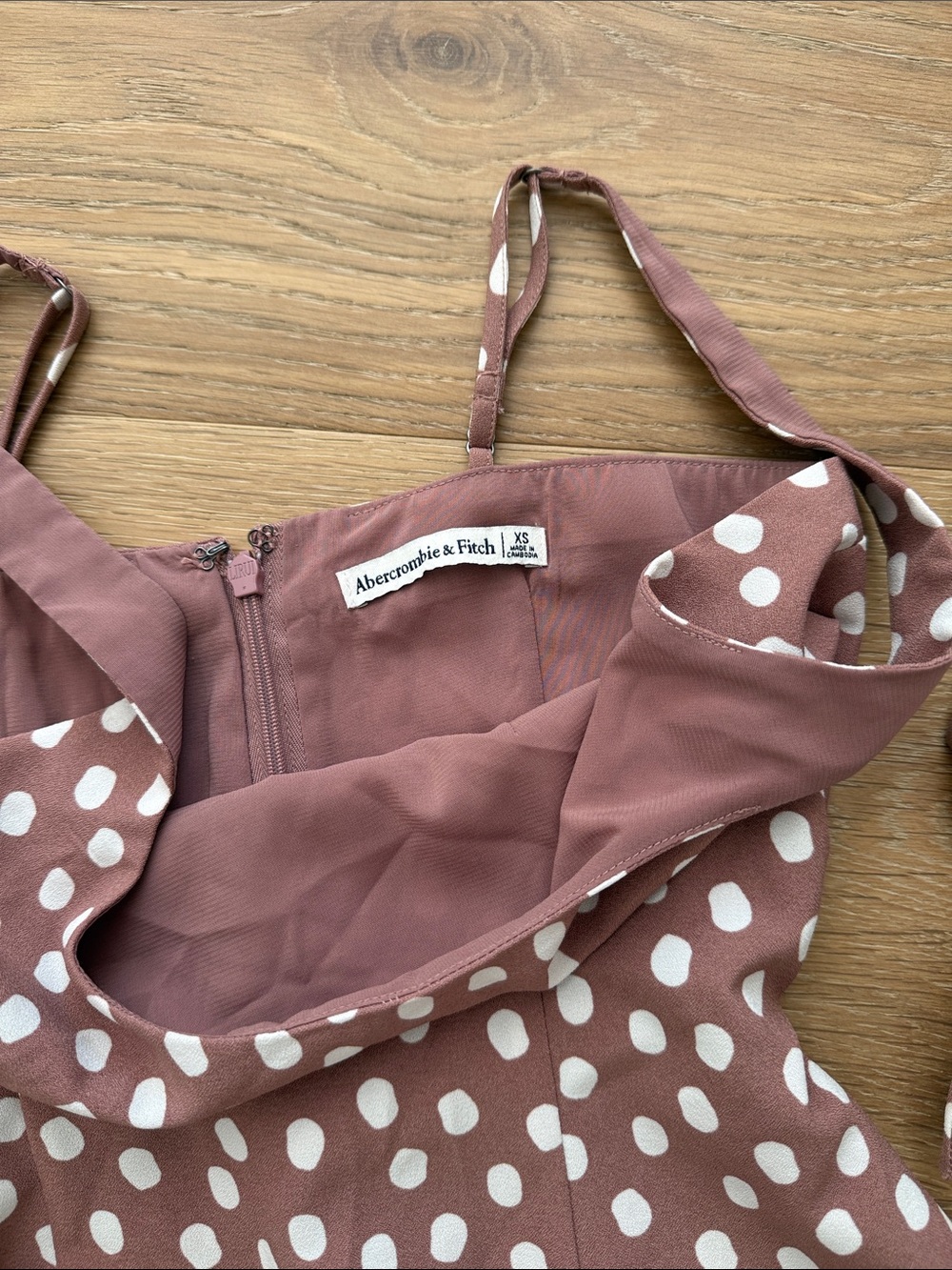 Abercrombie & Fitch Mauve Polka Dot Mini Dress with White Spots - Picture 2 of 3
